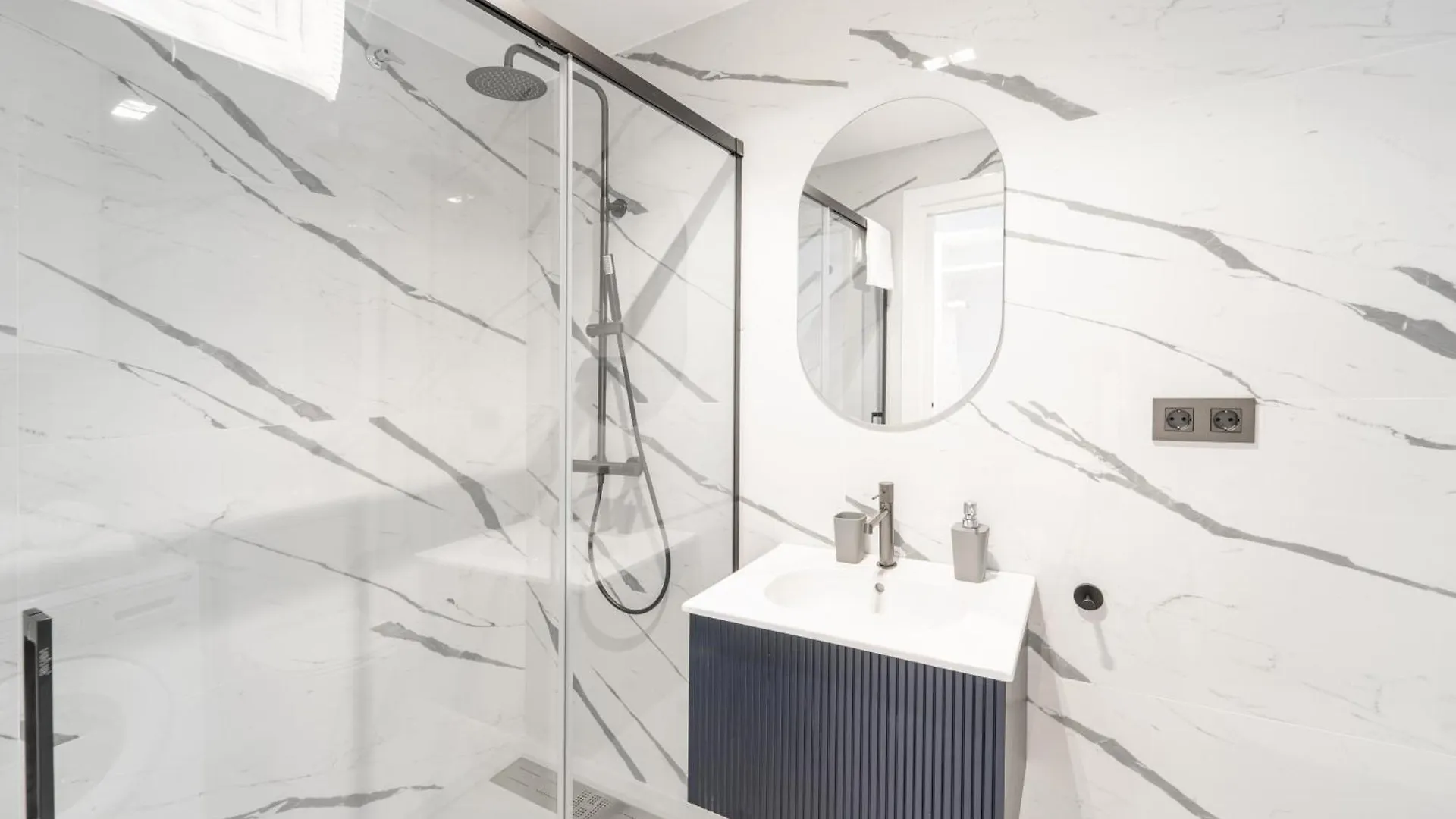 Apartamento Elegante Estudio Frente Al Canal Con Terraza Ampuriabrava