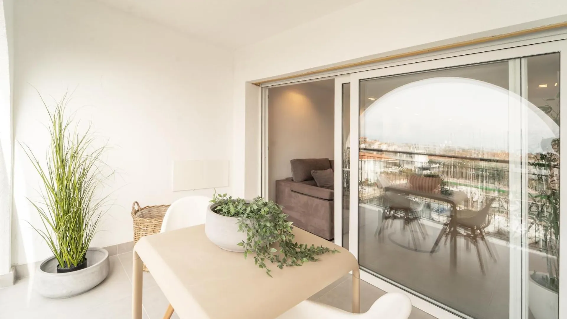 Elegante Estudio Frente Al Canal Con Terraza Ampuriabrava Apartamento