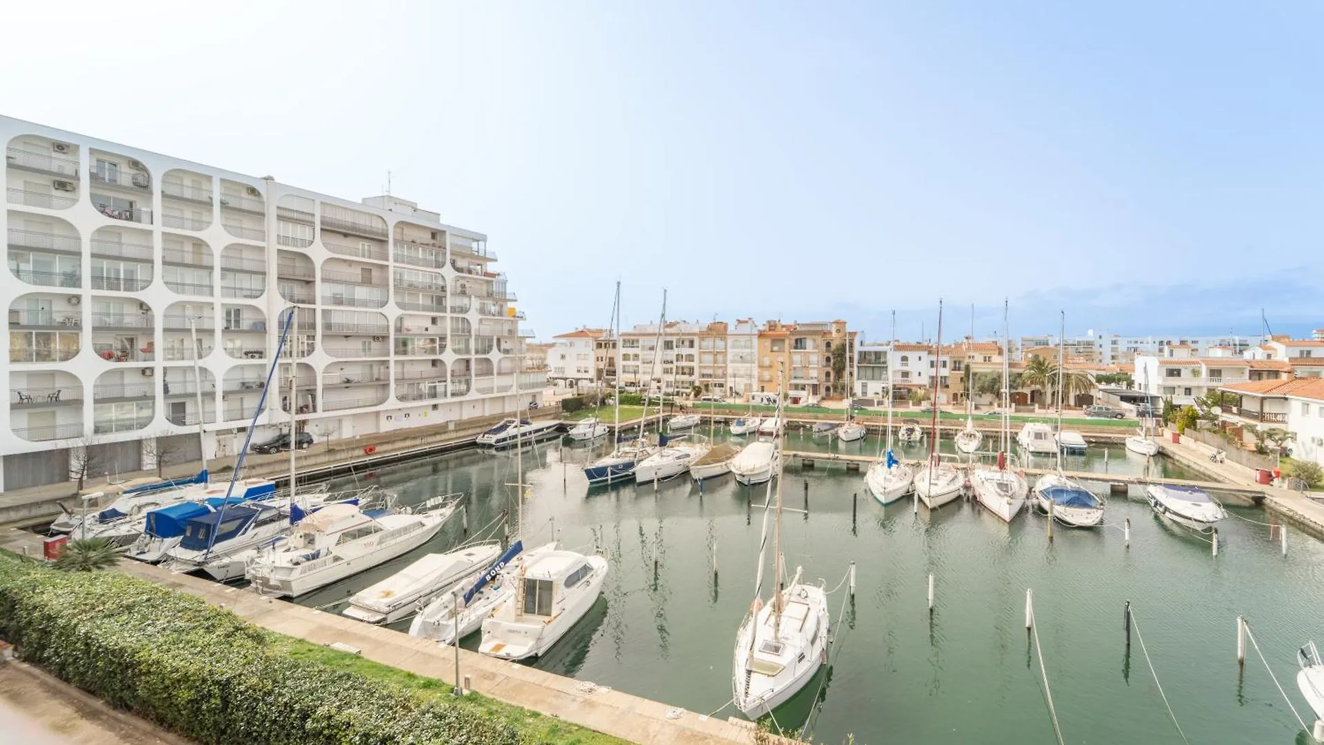 Elegante Estudio Frente Al Canal Con Terraza Ampuriabrava 0*,