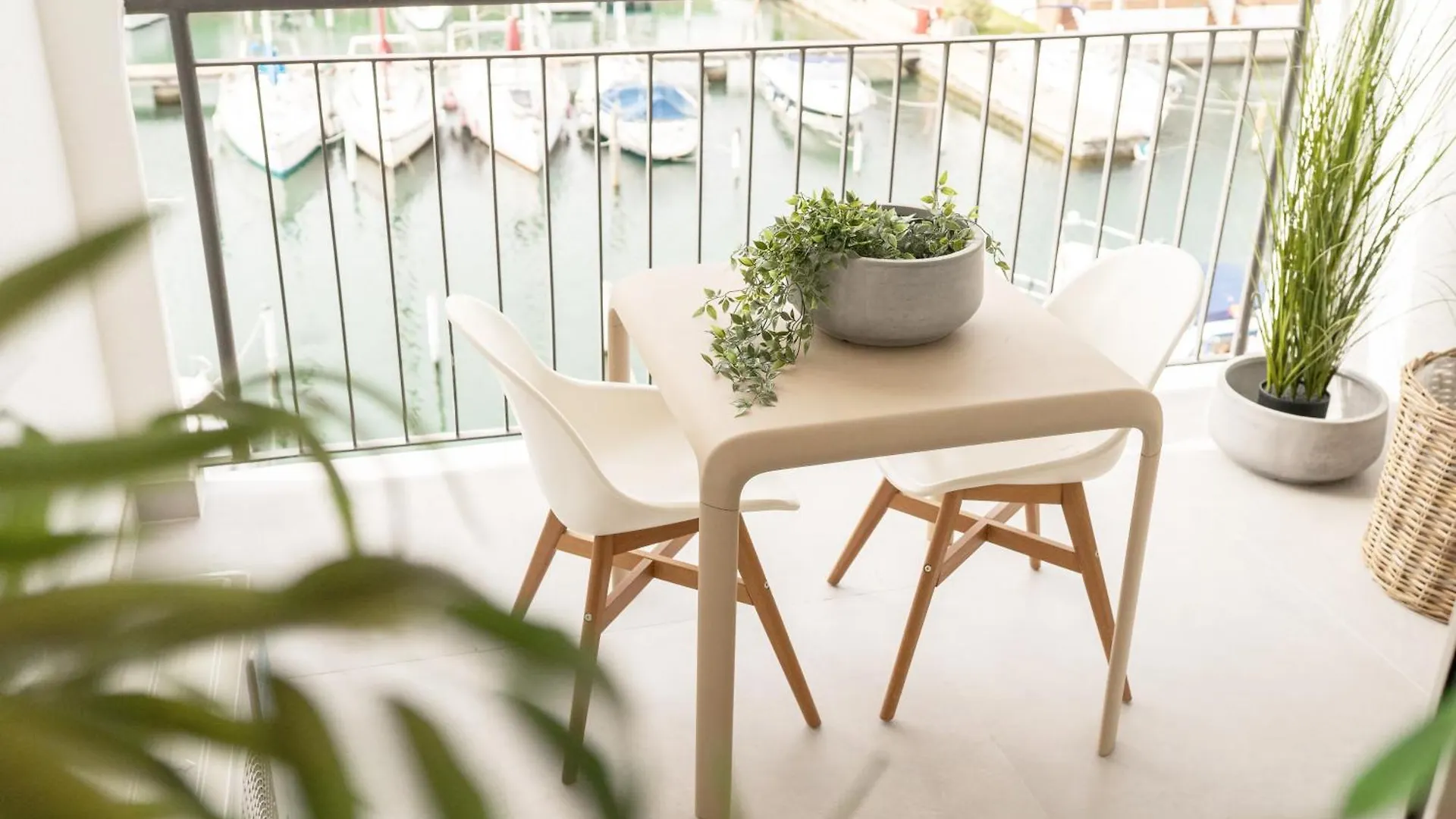 Elegante Estudio Frente Al Canal Con Terraza Empuriabrava Appartement