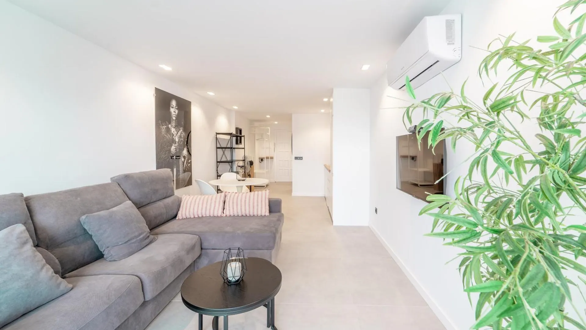 Elegante Estudio Frente Al Canal Con Terraza Empuriabrava Spanje